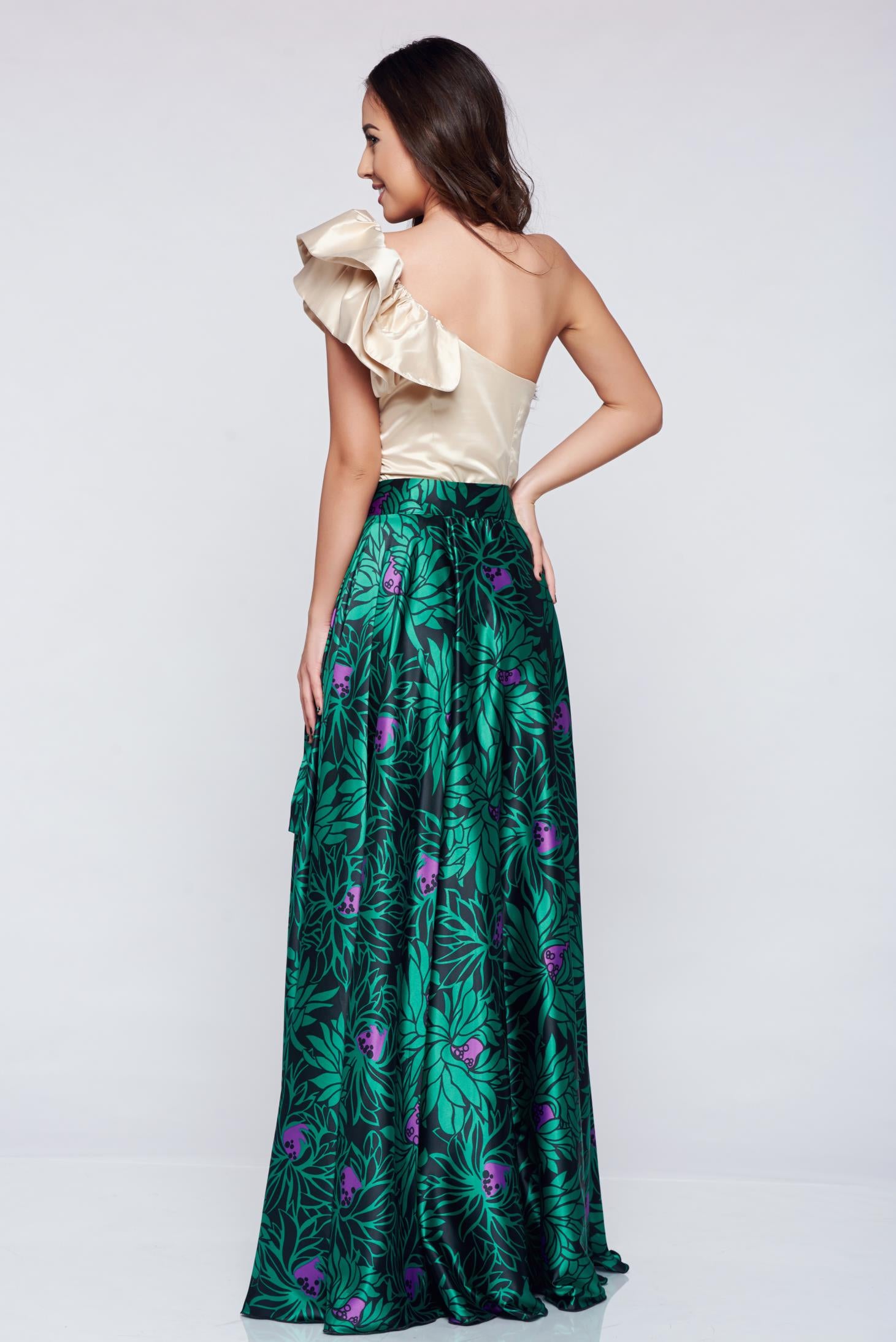 Green Elegant Long Skirt With Satin Fabric Texture