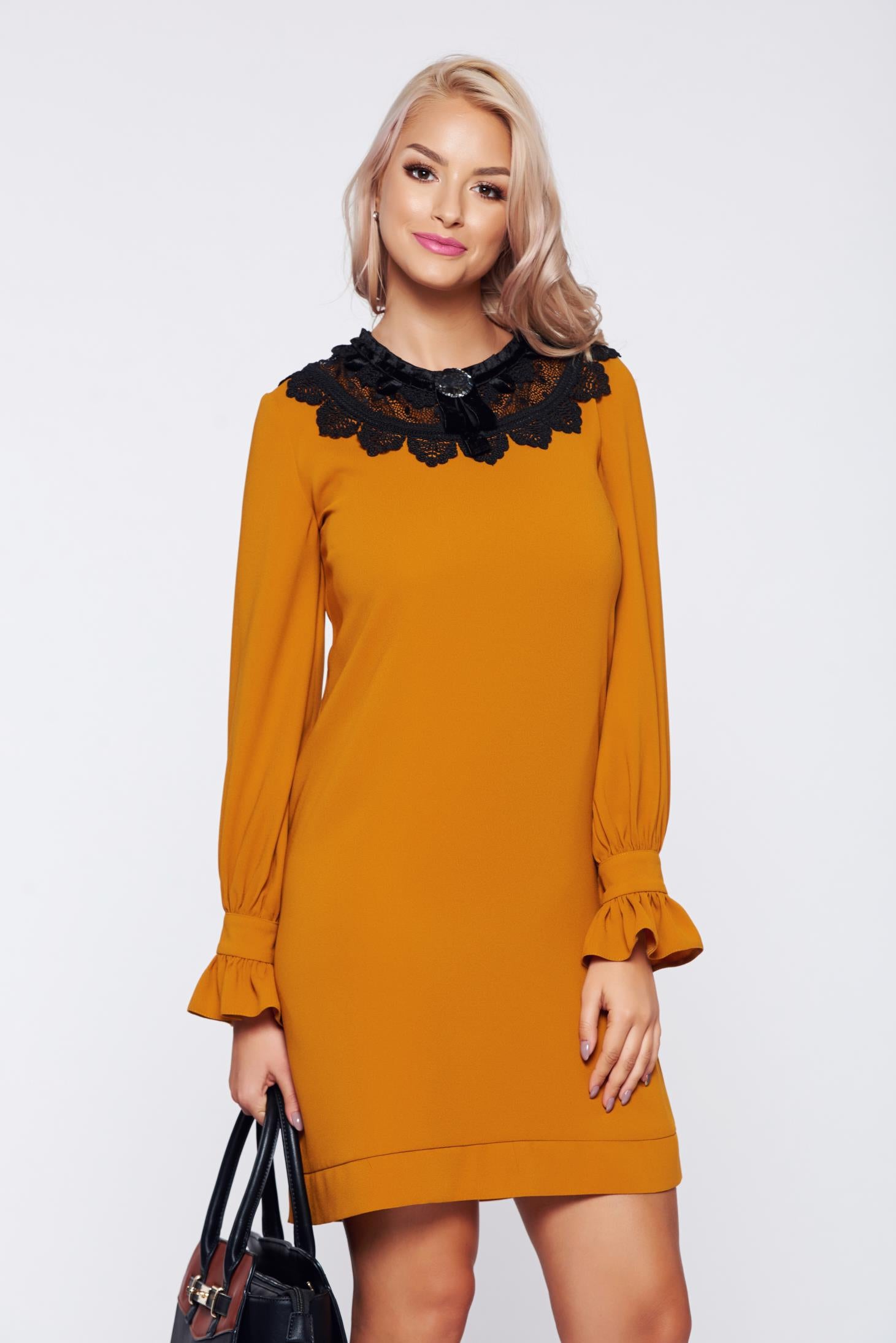 Yellow elegant flared dress with detachable collar