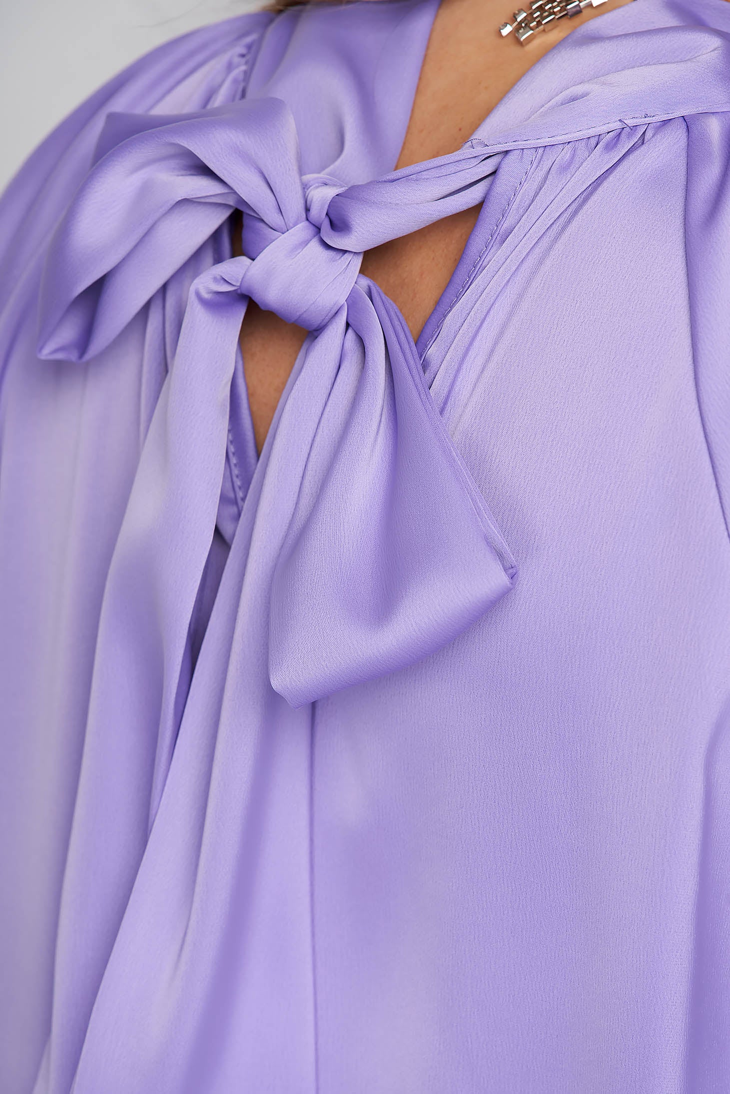 Lila Dress From Satin With Puffed Sleeves Loose Fit Bow Accessory