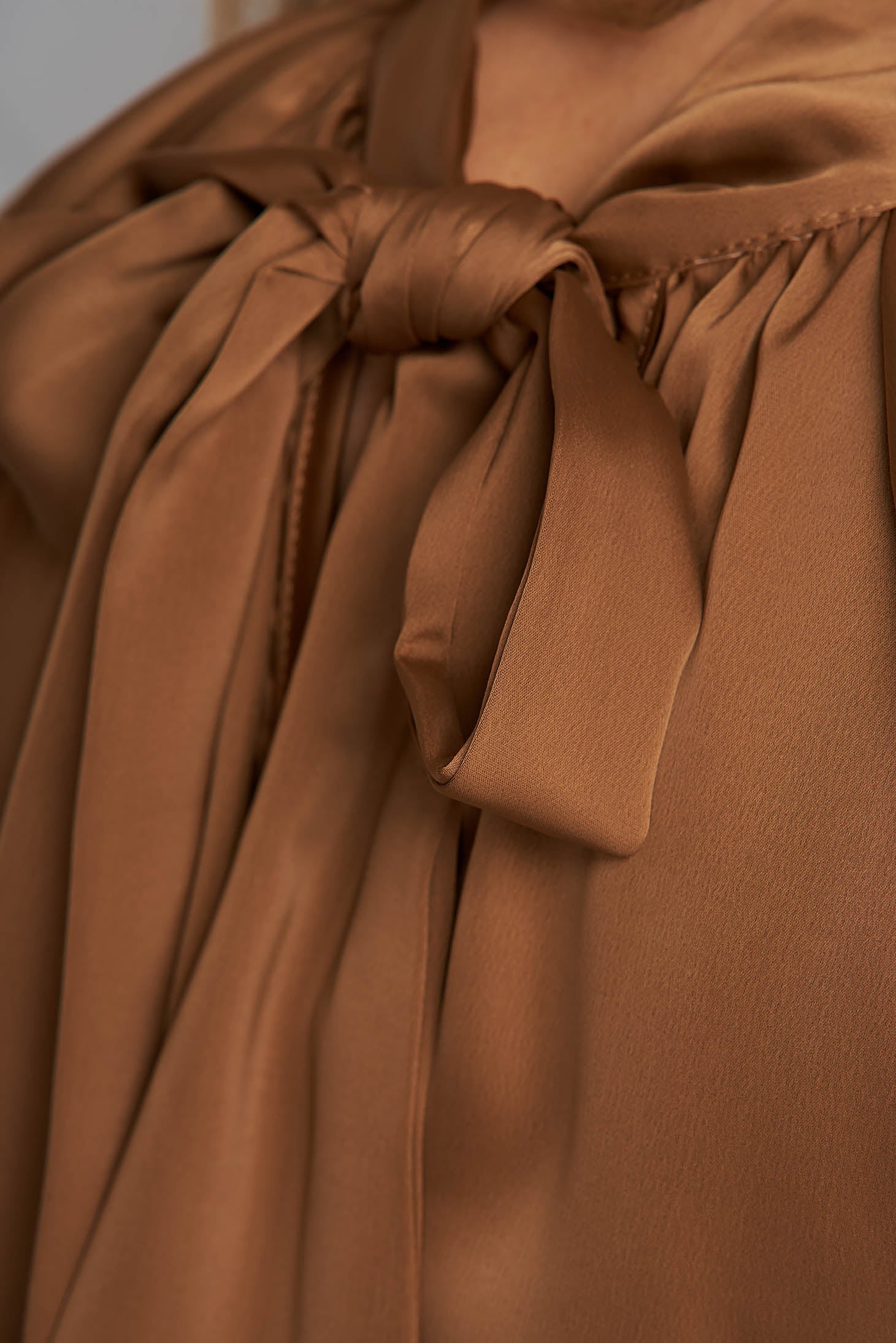 Brown Dress From Satin With Puffed Sleeves Loose Fit Bow Accessory