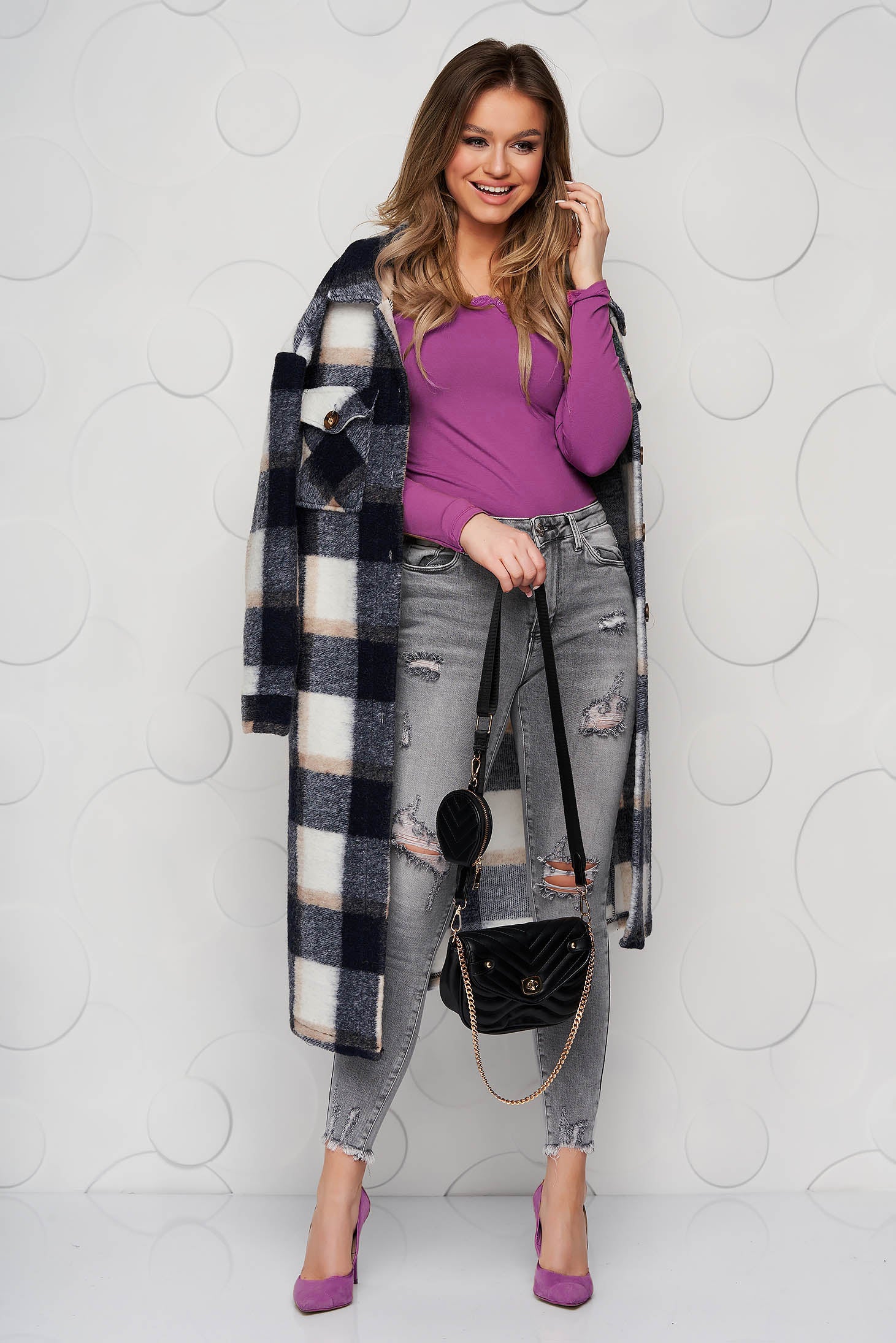 Grey Jeans Denim Skinny Jeans Small Rupture Of Material.