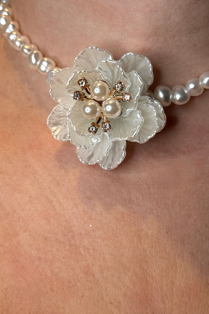 Modern Style Pearl Choker