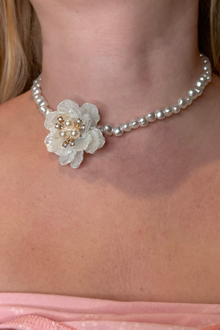 Modern Style Pearl Choker