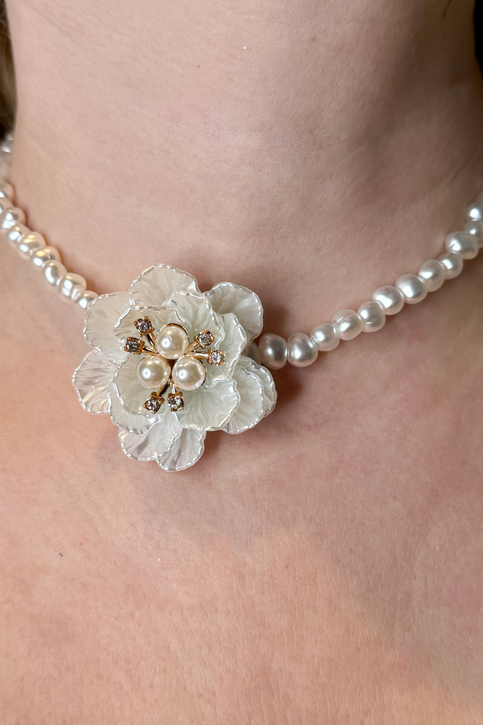 Modern Style Pearl Choker
