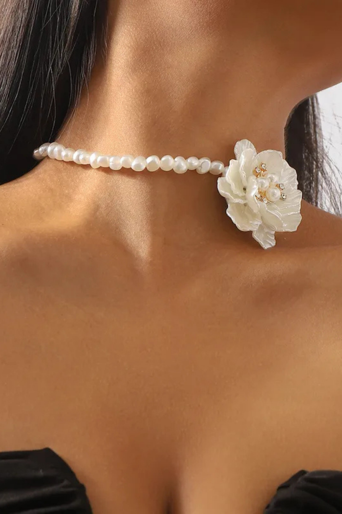 Modern Style Pearl Choker