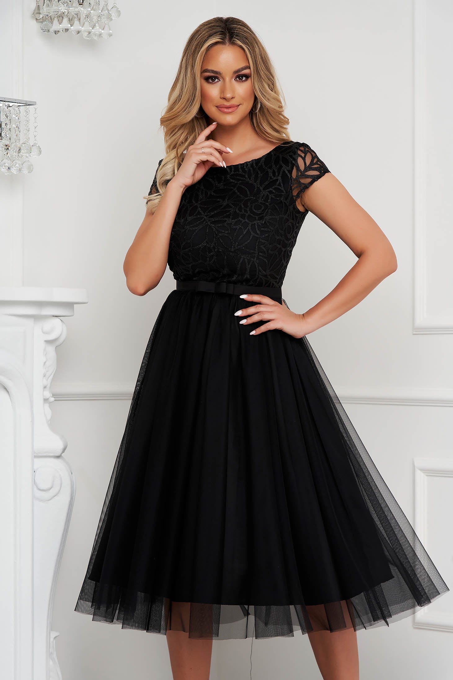 Black Midi Dress In Cloche Made Of Lace And Tulle Accessorized With Waistband