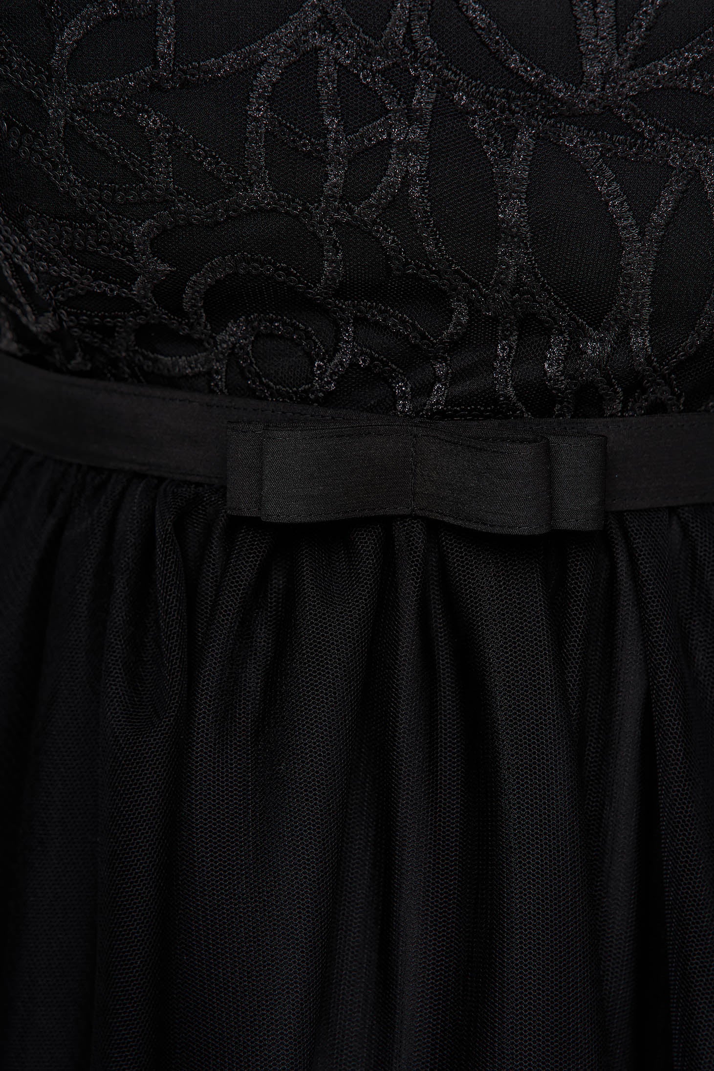 Black Midi Dress In Cloche Made Of Lace And Tulle Accessorized With Waistband