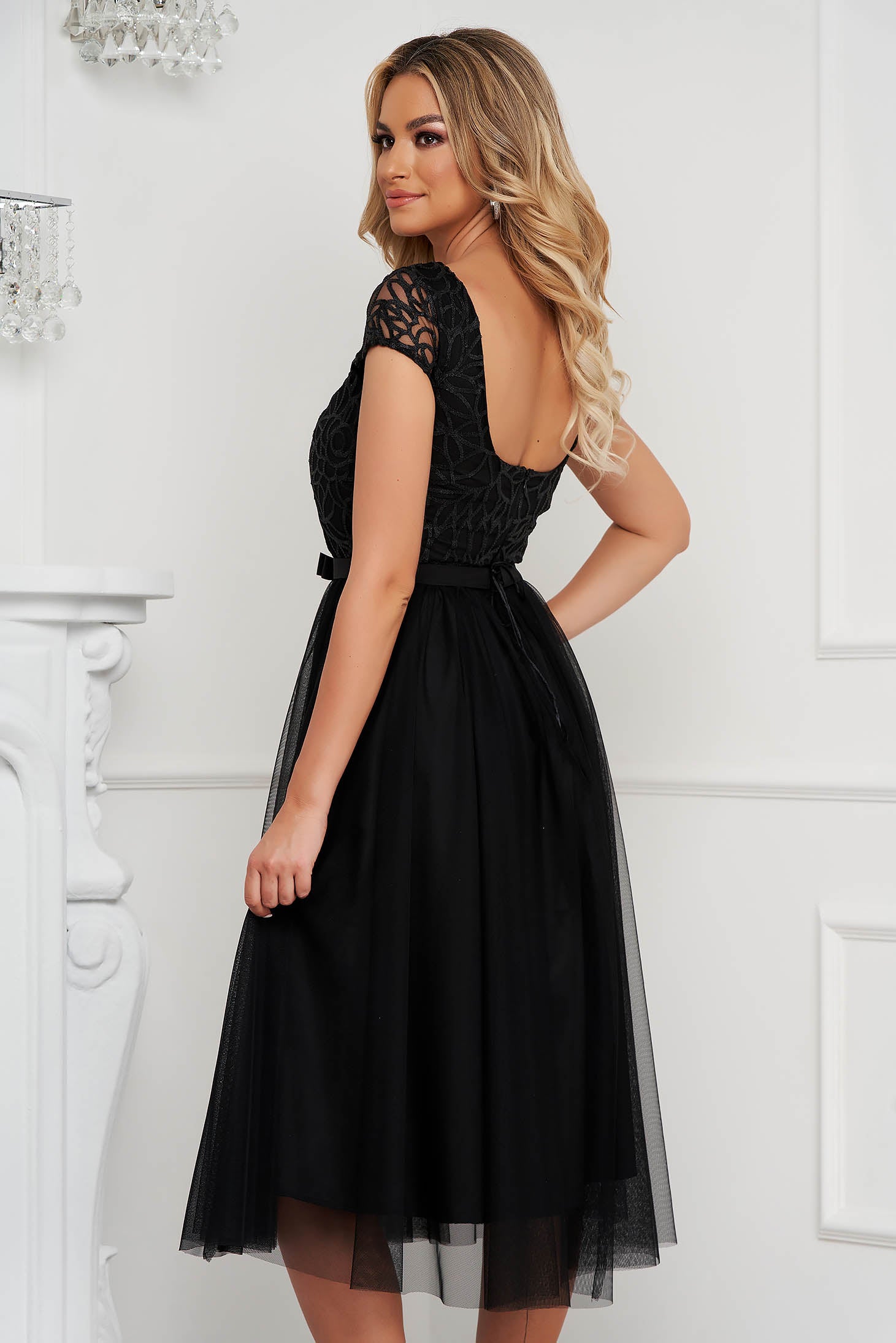 Black Midi Dress In Cloche Made Of Lace And Tulle Accessorized With Waistband