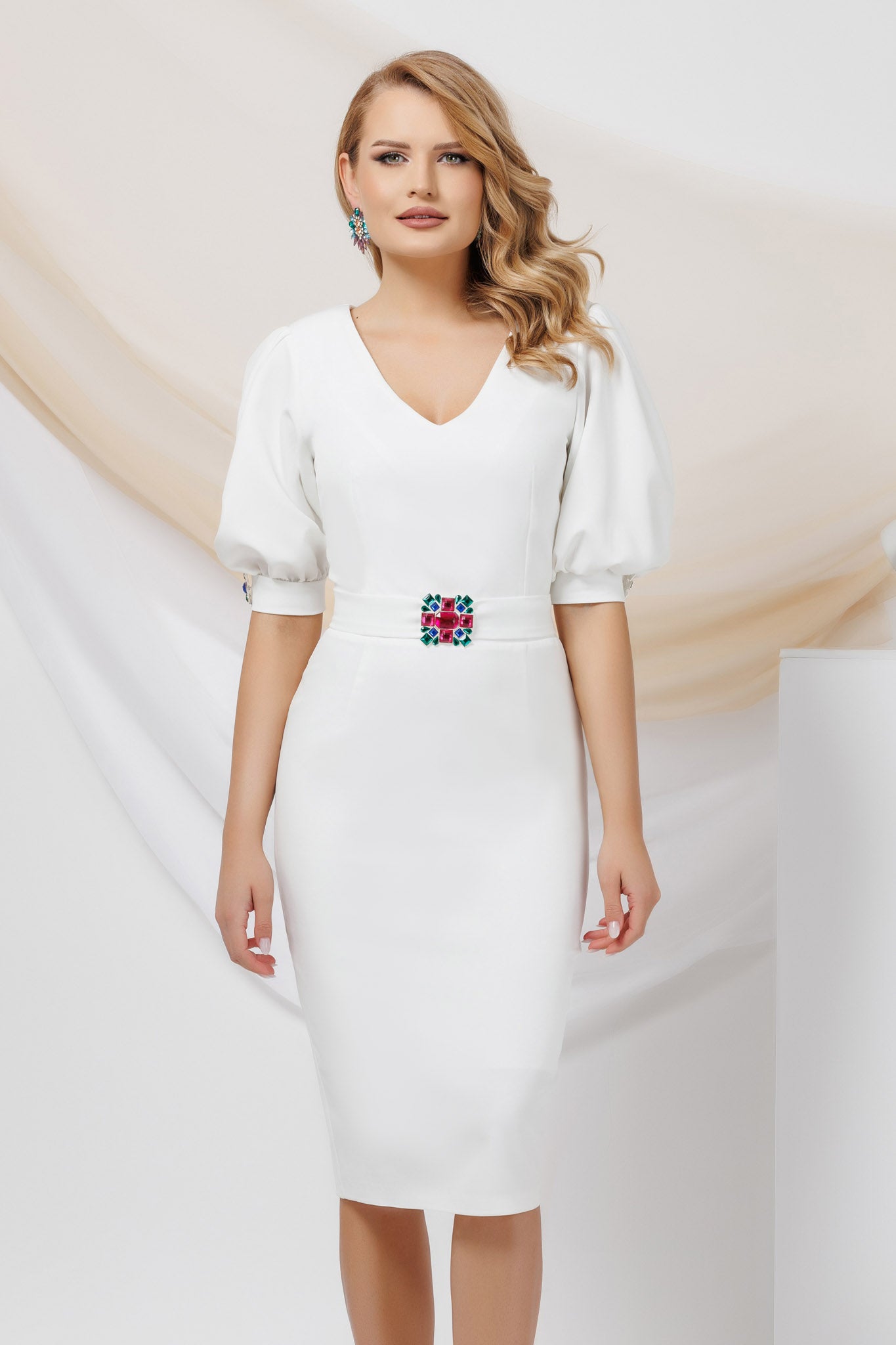 Conical Dress With Colorful Crystal Details And Puff Sleeves