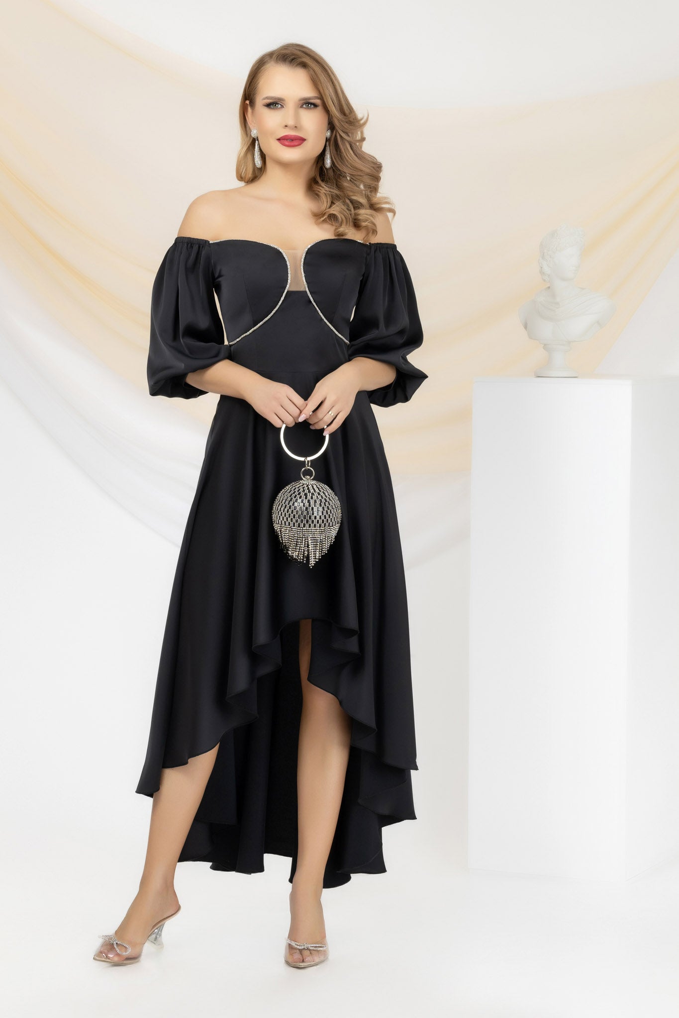 Elegant And Asymmetrical Black Dress With Bare Shoulders And Voluminous Sleeves