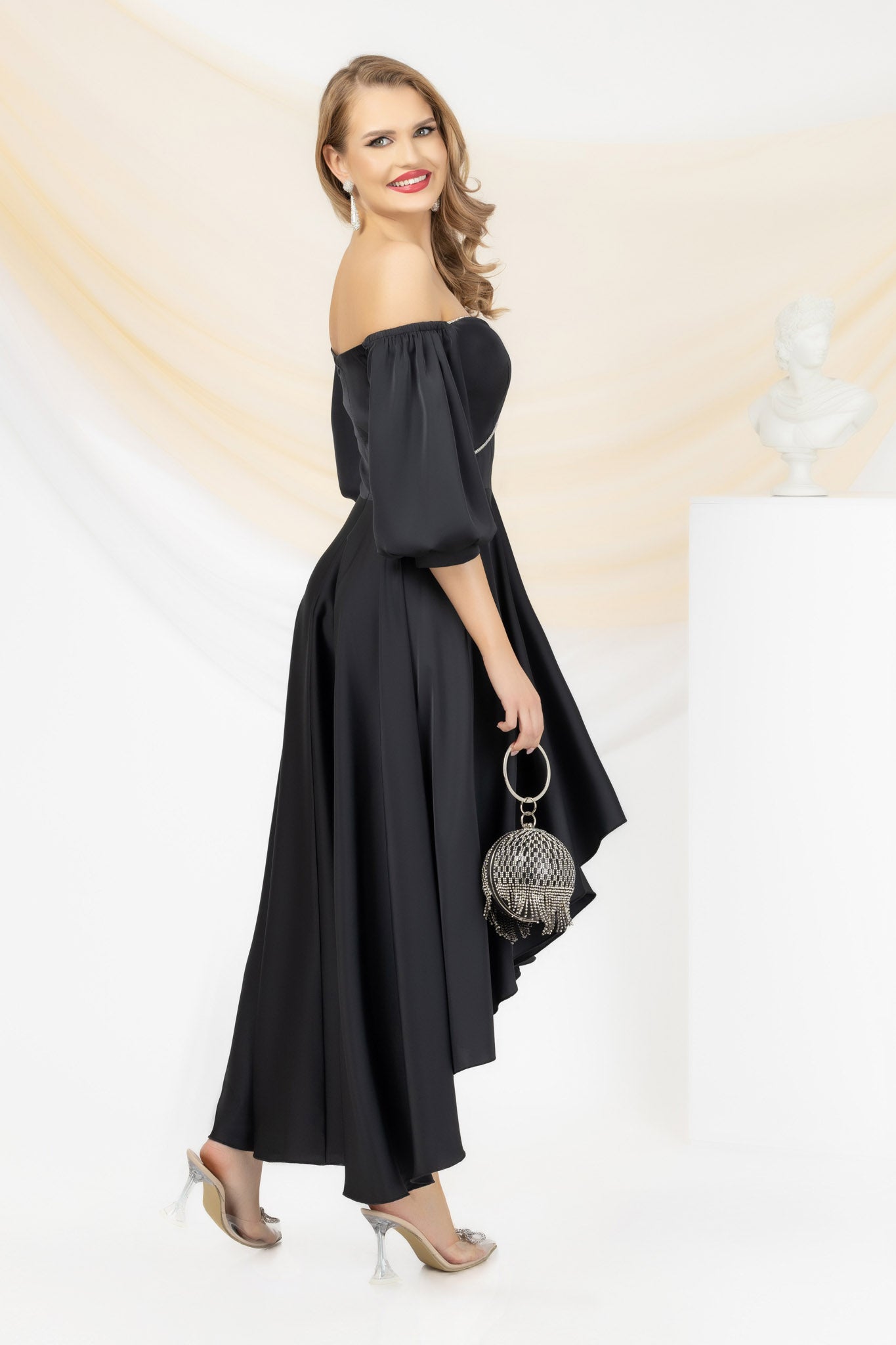 Elegant And Asymmetrical Black Dress With Bare Shoulders And Voluminous Sleeves