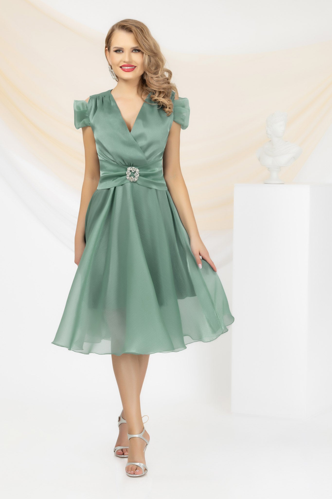Elegant Dress With Short Sleeves And Cutout Shoulders