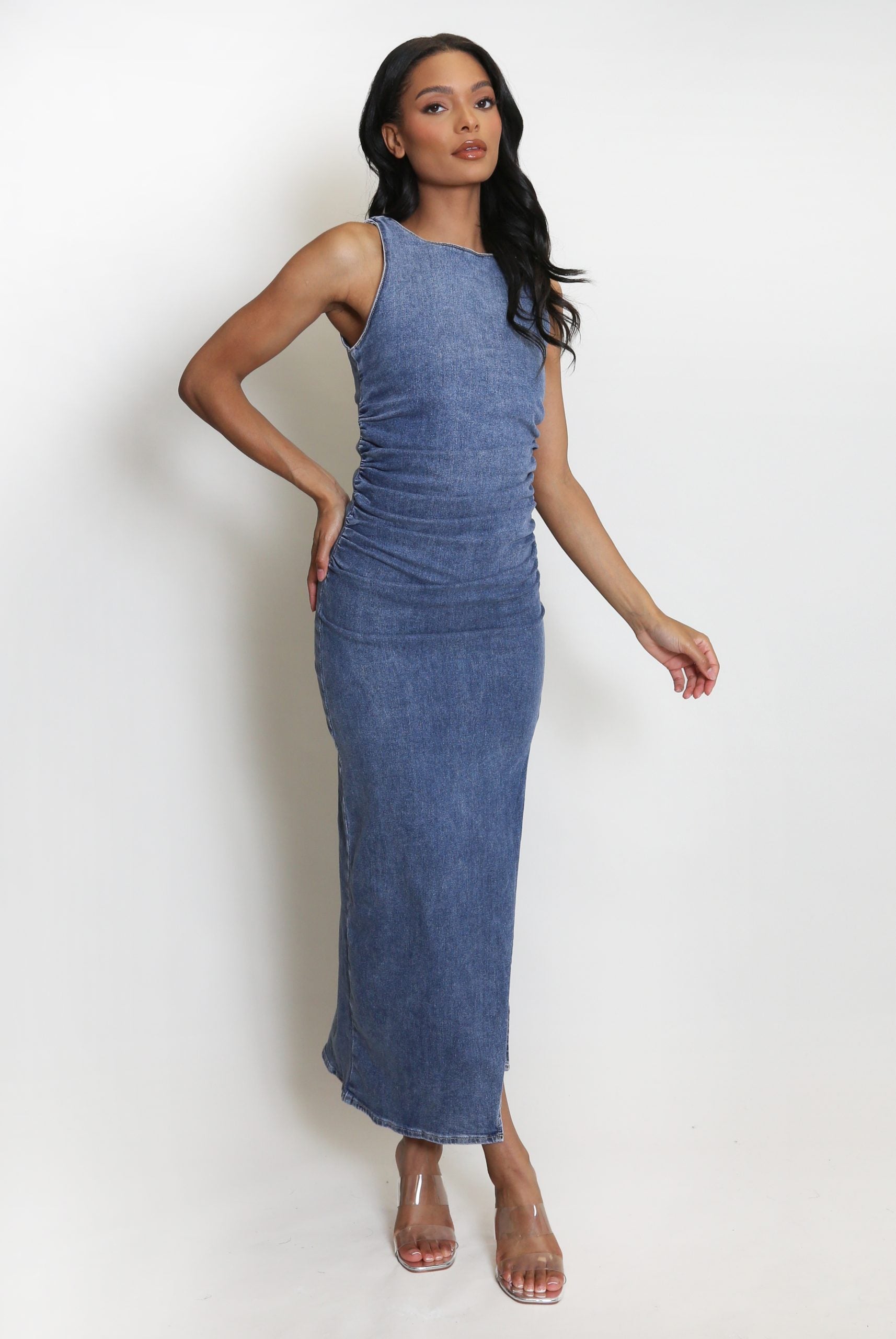 Blár denim midi kjóll með rifu á fótleggjum