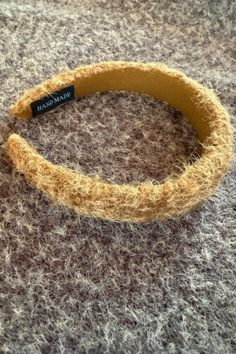 Mjúkt, rauðbrúnt, loðið höfuðband