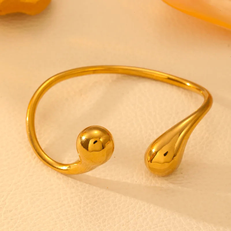 Armband úr 18 karata gullhúðuðu ryðfríu stáli