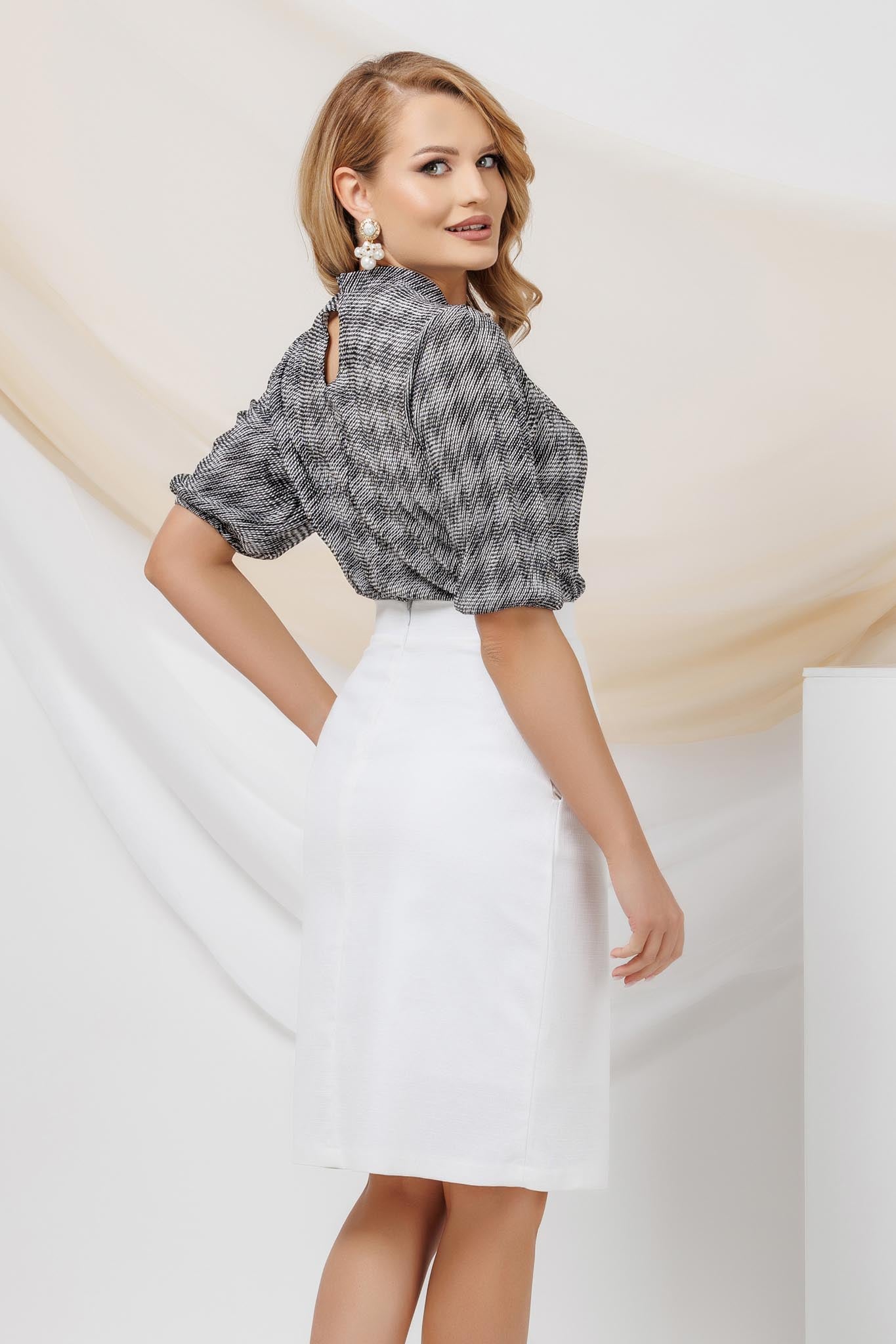 White And Black Blouse With Pleats And Pearls At The Neck In Printed Fabric