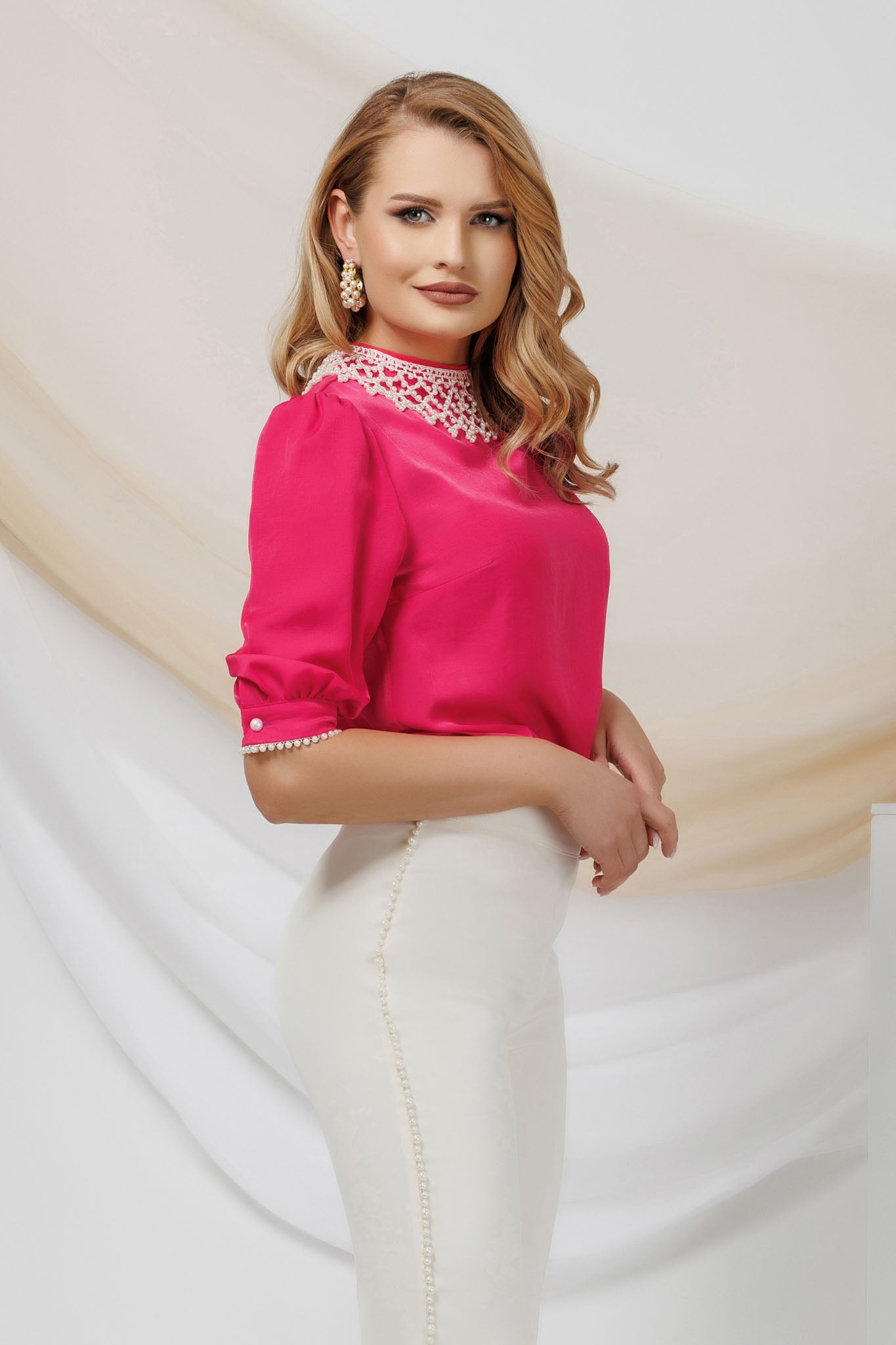 Short Sleeve Blouse With Detachable Pearl Collar