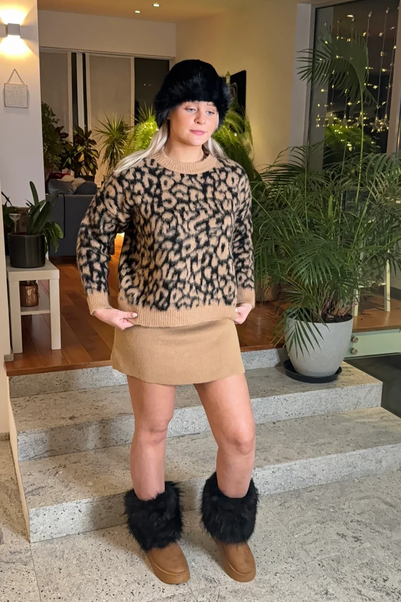 Prjónuð blússa með leopardmotiv