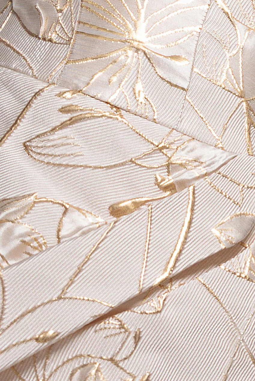 Elegant White Short Jacquard Dress with Gold Floral Pattern & Puff Sleeves