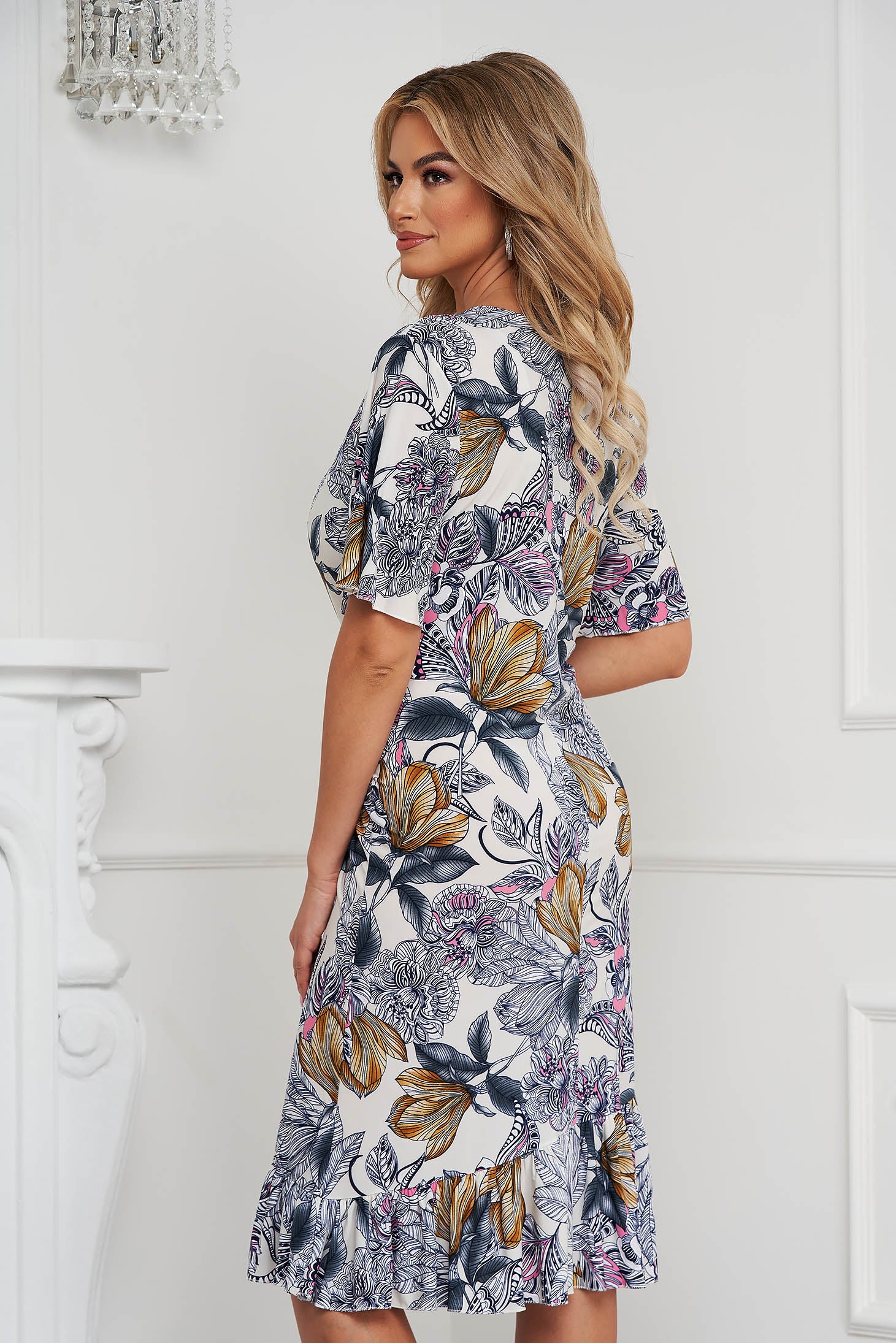 Dress Straight From Elastic Fabric With Ruffle Details With Floral Print