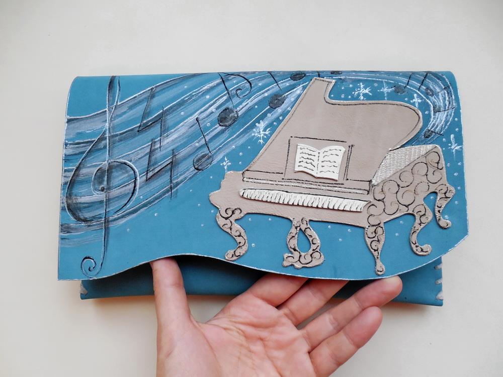 Piano Clutch