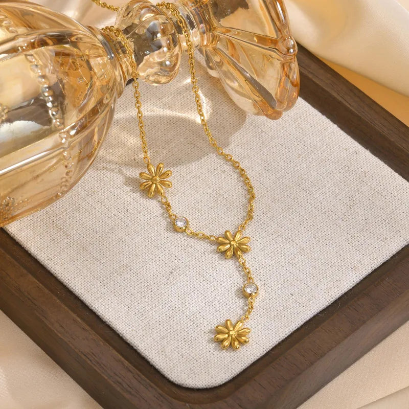 Daisy Bloom Necklace