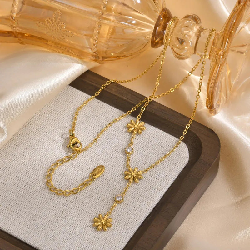 Daisy Bloom Necklace