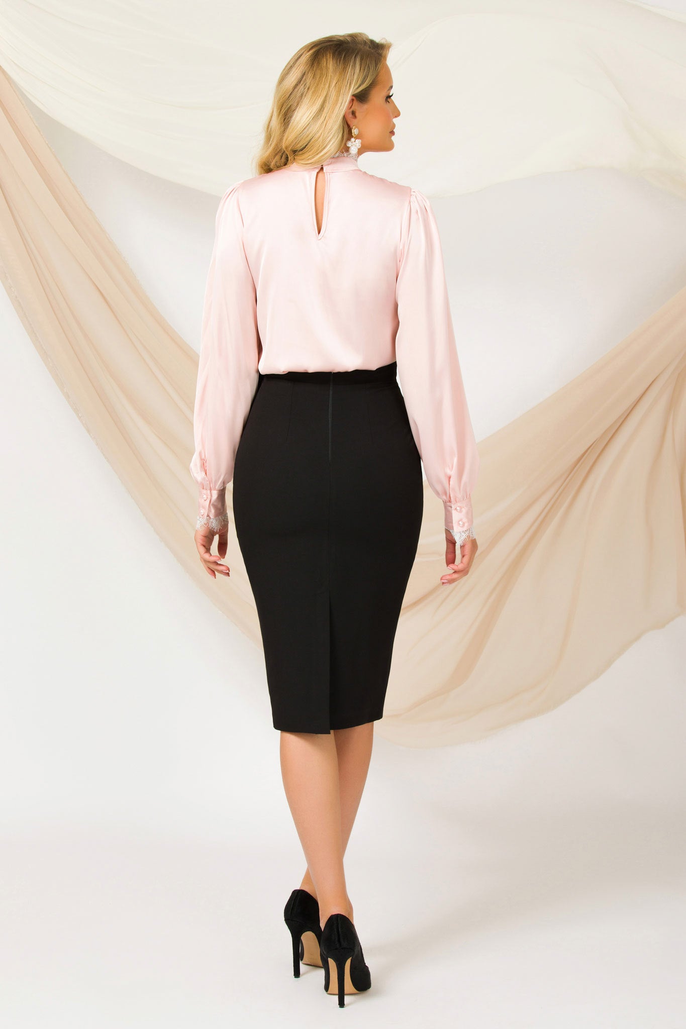 Rose Elegant Blouse With Fine Lace At The Neck And Cuffs