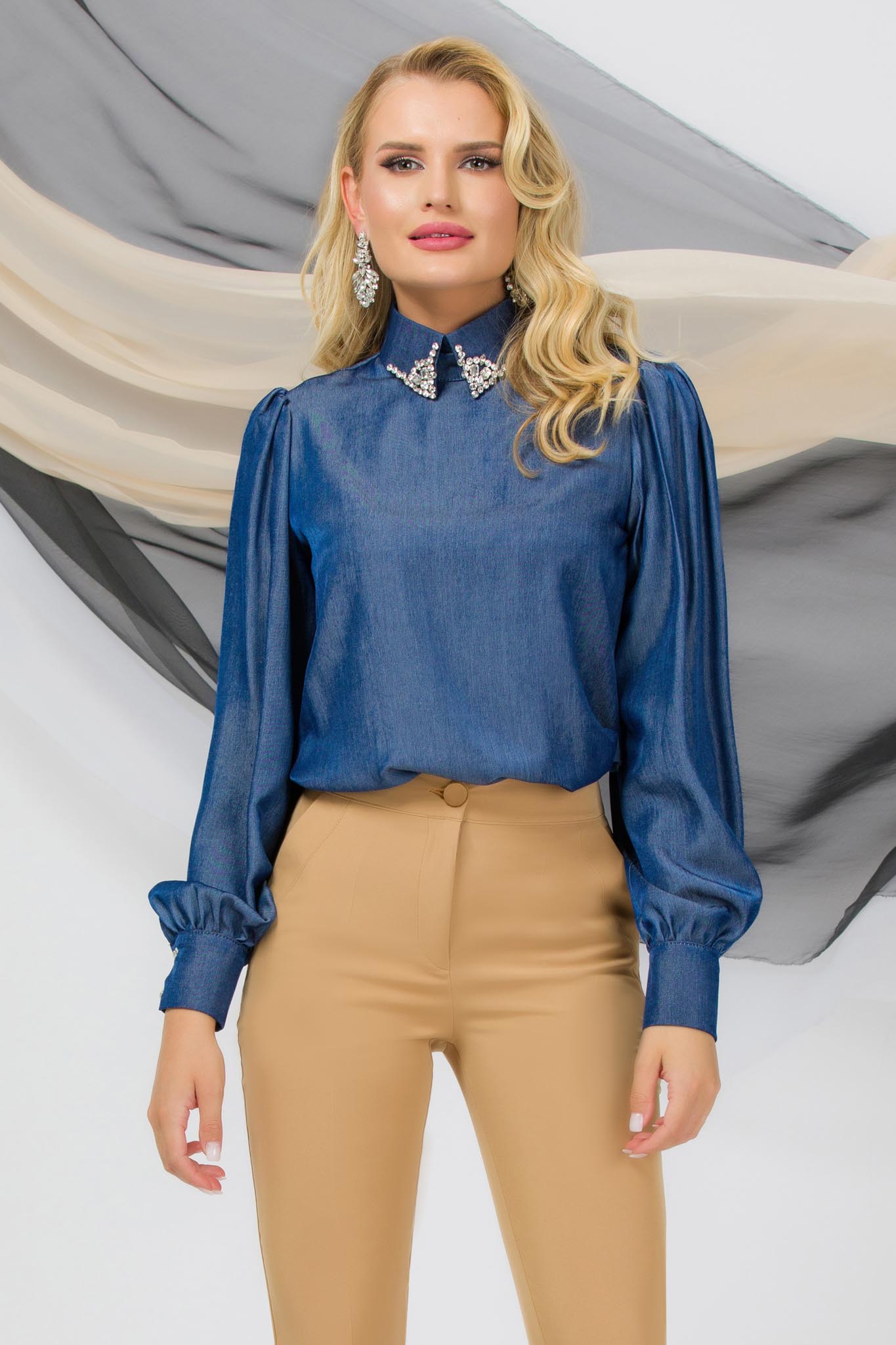 Elegant Blouse With Detachable Collar With Crystal Appliqués