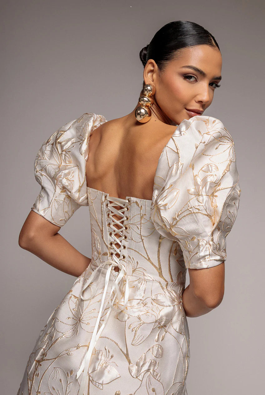 Elegant White Short Jacquard Dress with Gold Floral Pattern & Puff Sleeves