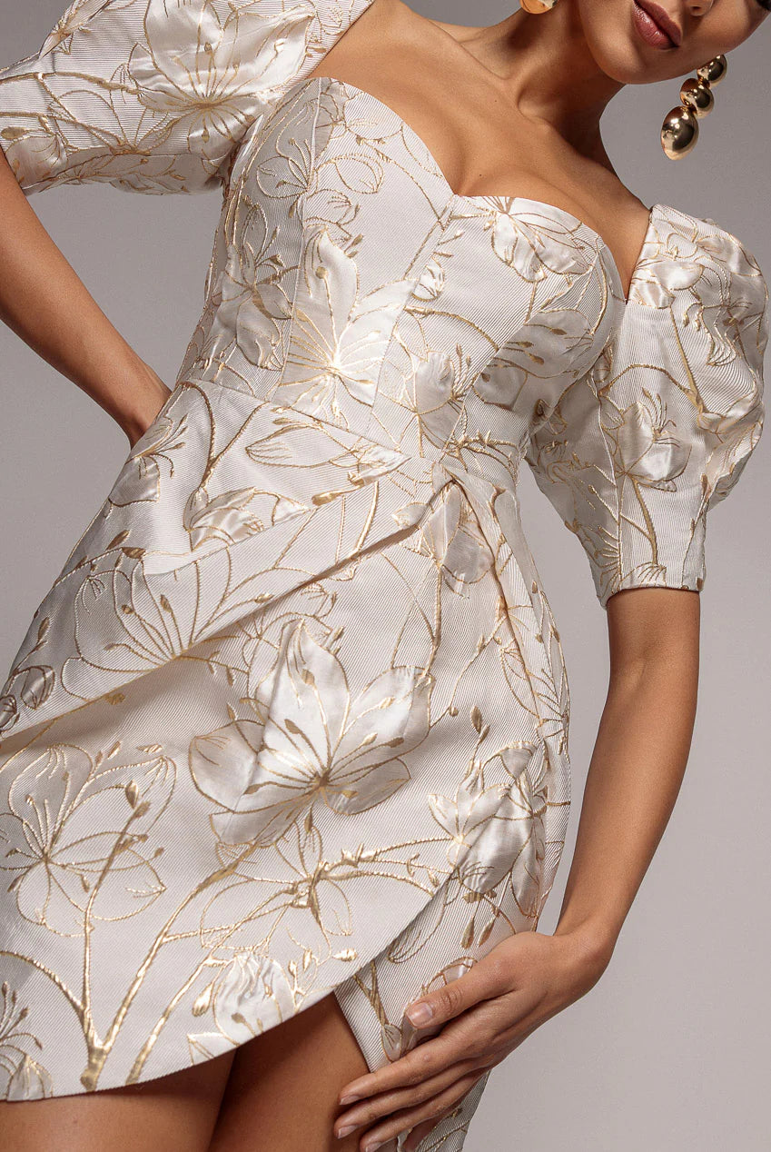 Elegant White Short Jacquard Dress with Gold Floral Pattern & Puff Sleeves