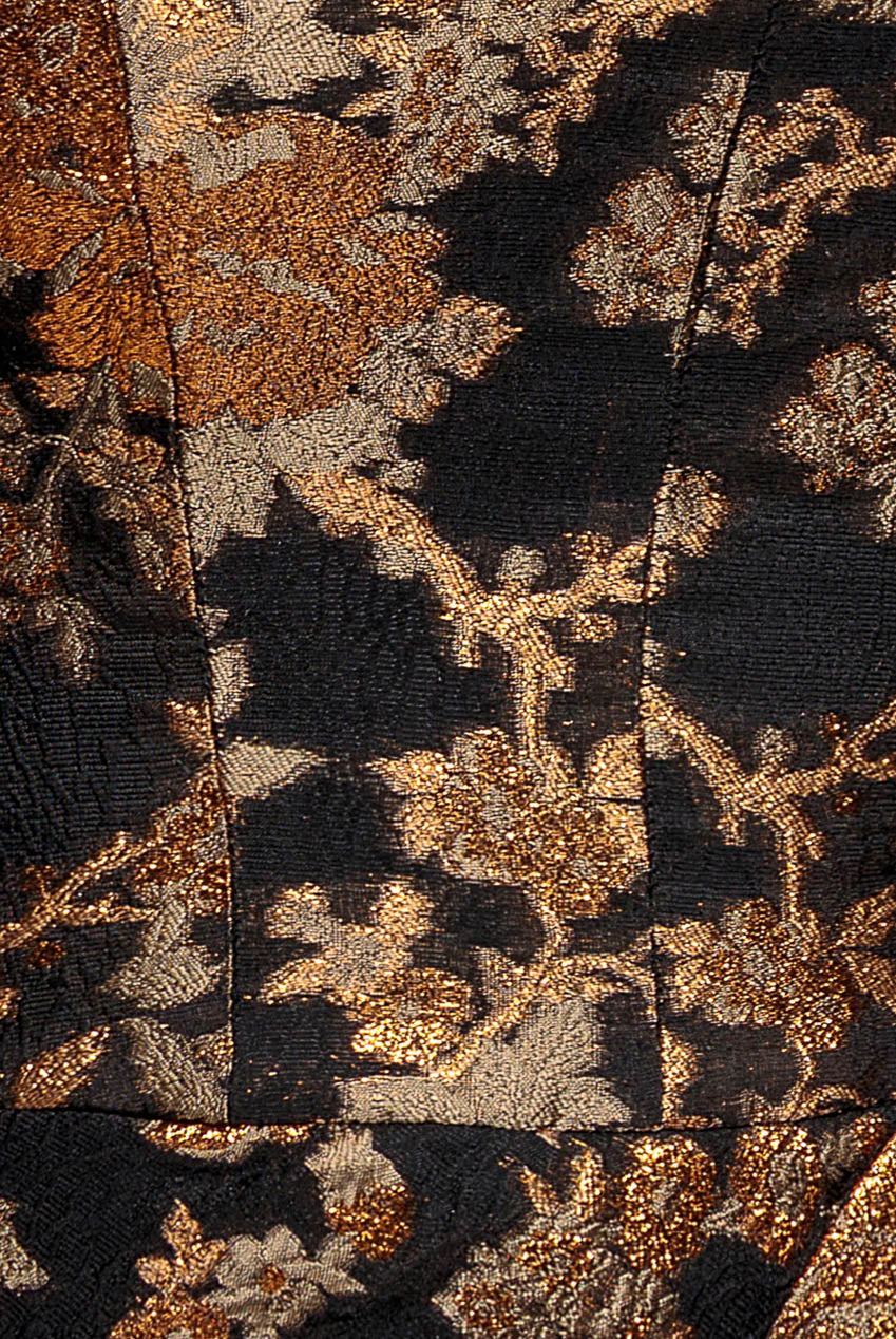 Svartur og gylltur jacquard stuttur kjóll með púffermum