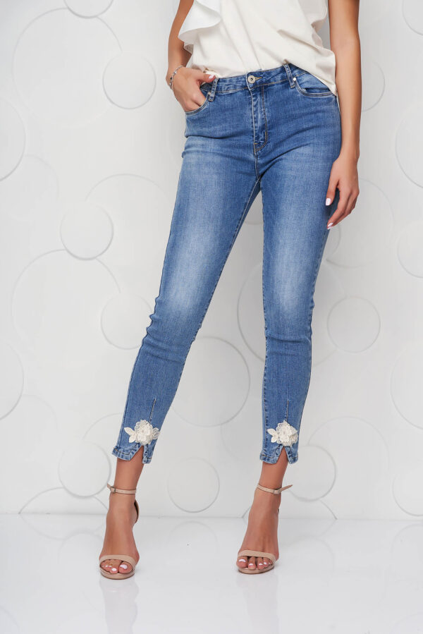 Blue Jeans Denim Skinny Jeans With Net Accessory.