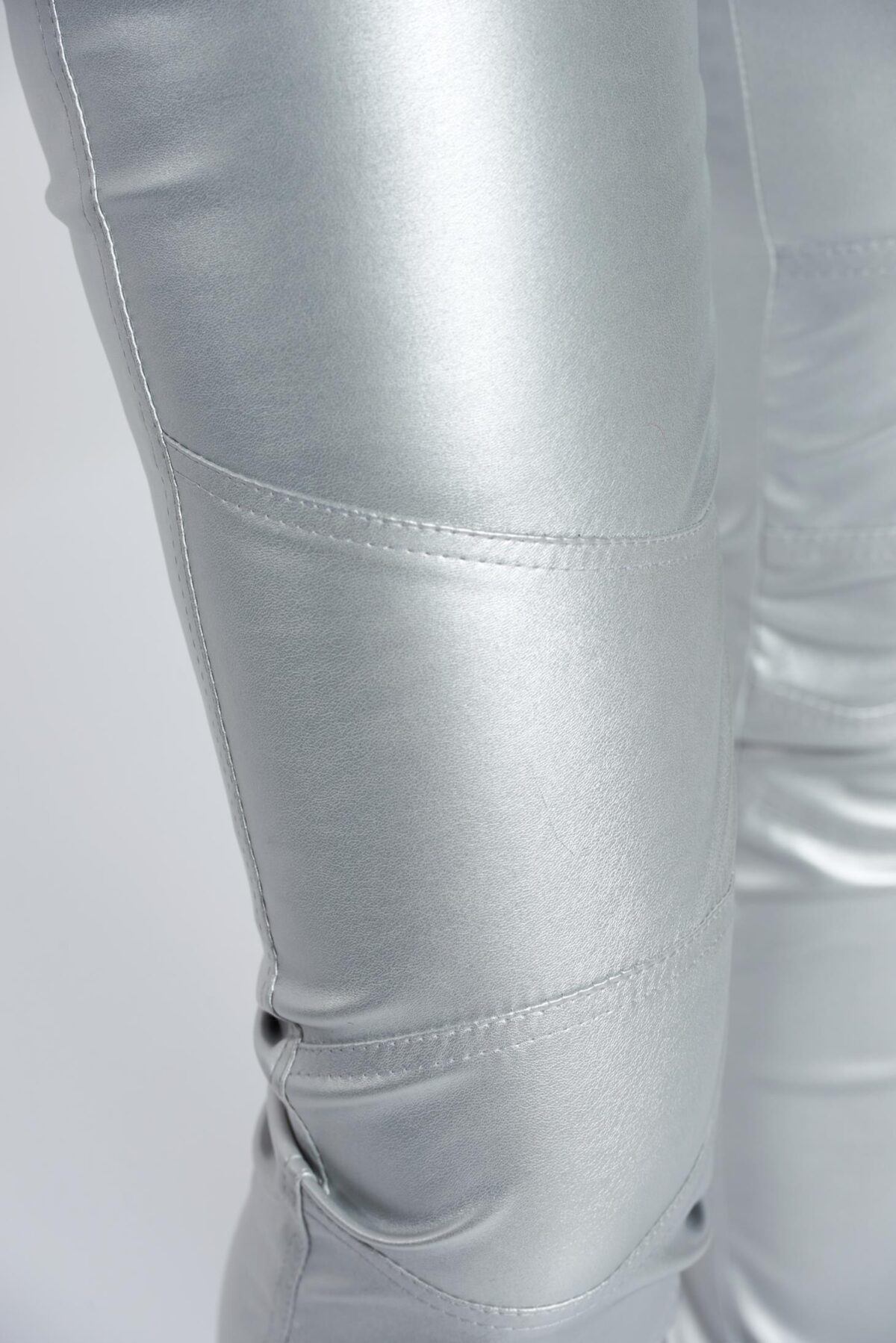 Silver Trousers Casual With Metallic Aspect And Medium Waist