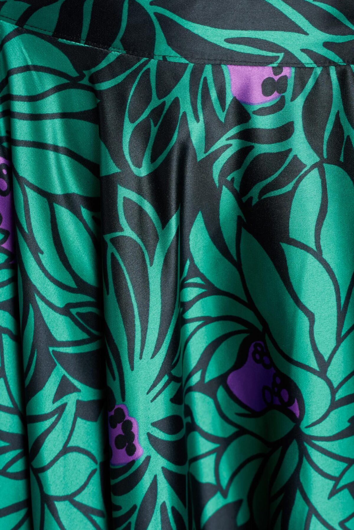 Green Elegant Long Skirt With Satin Fabric Texture